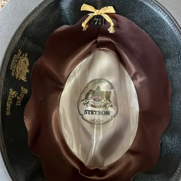 Stetson Royal Grey Fedora Black Ribbon w/ Red Feather - Picture 7 of 10